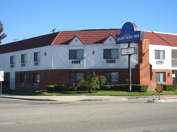 Palms Courtyard Inn image 2